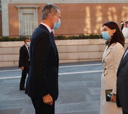 Su Majestad el Rey es recibido por la ministra de Justicia, Pilar Llop, a su llegada al Museo Nacional del Prado